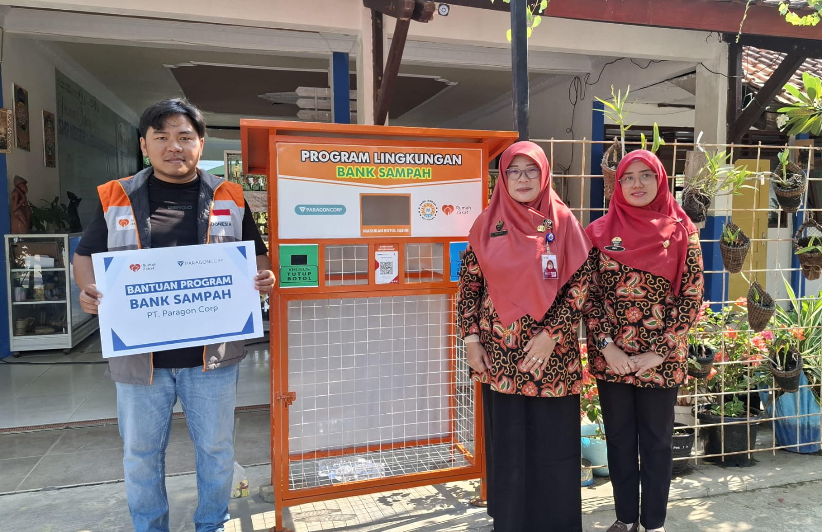 Edukasi Pelajar, Bagikan Dropbox Sampah