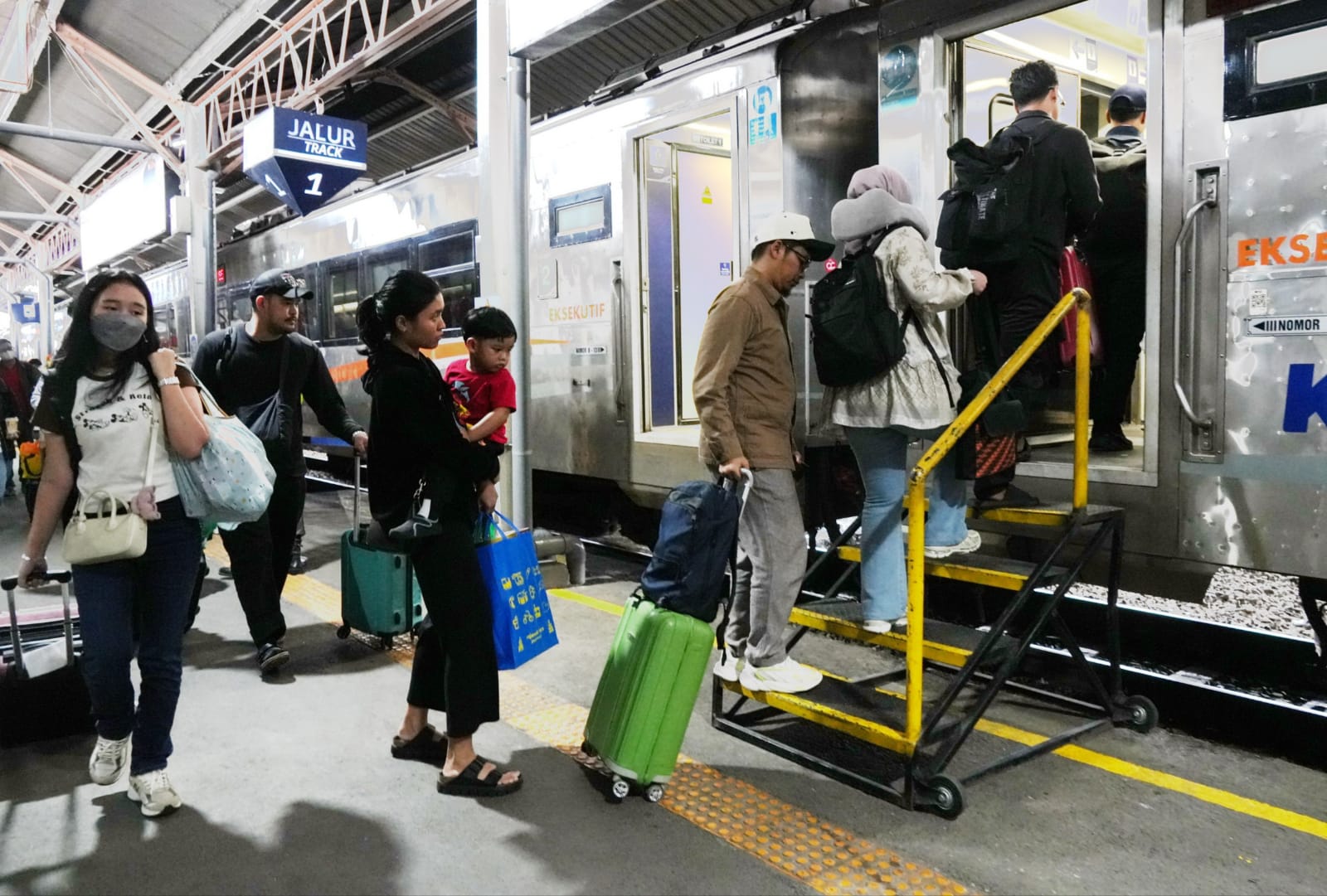 Penumpang Stasiun Pekalongan Tembus 3.990 Orang Awal Mudik Lebaran 2026