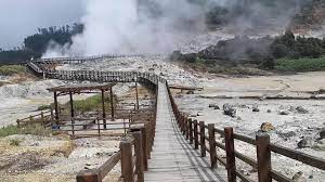 Berwisata Menyusuri Kawah Sikidang Dieng yang Ciamik dan Banyak Spot Menarik 