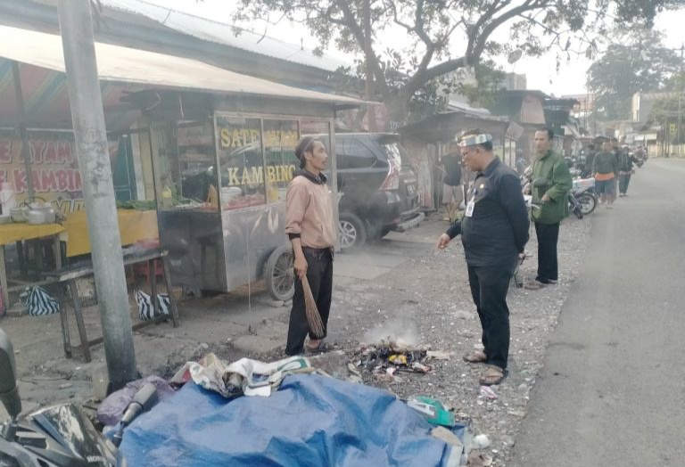 Pantau Kebersihan Pasar Belik Kabupaten Pemalang 