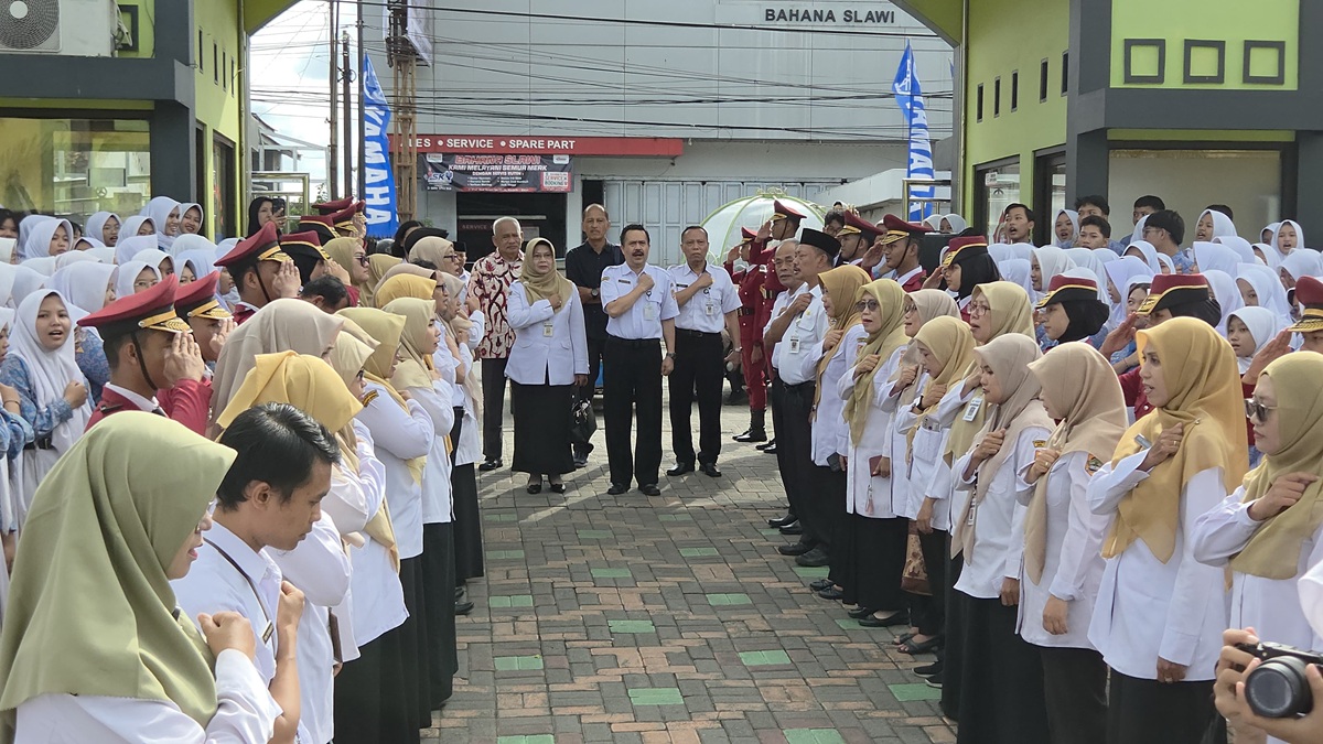 Kepala SMA Negeri 3 dan 1 Slawi Tegal Bertukar Posisi