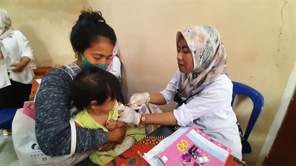 Peringati Hari Imunisasi Dunia, Puskesmas Gayamsari Berikan Vaksin ke 160 Anak di Tambakrejo