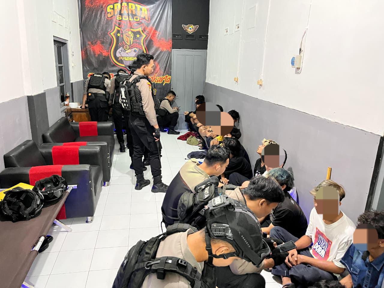 Tertibkan Pesta Miras, Polresta Solo Amankan 16 Pemuda di Sangkrah