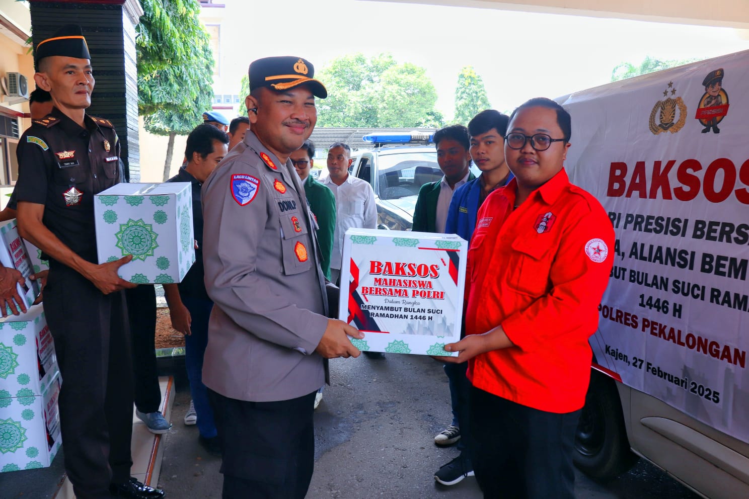 Polres Pekalongan Tebar 200 Bingkisan Baksos untuk Mahasiswa