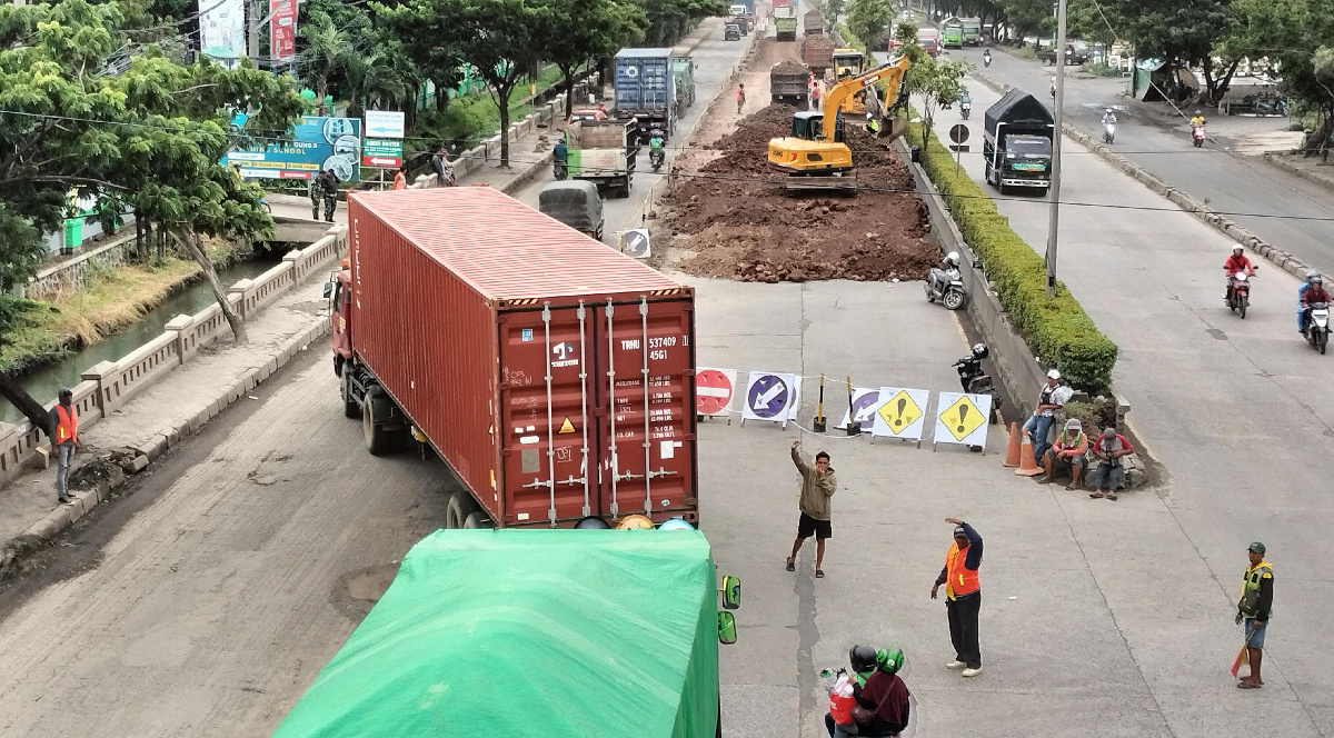 Perbaikan Jalan Kaligawe Picu Kemacetan Parah di Pantura Semarang–Demak