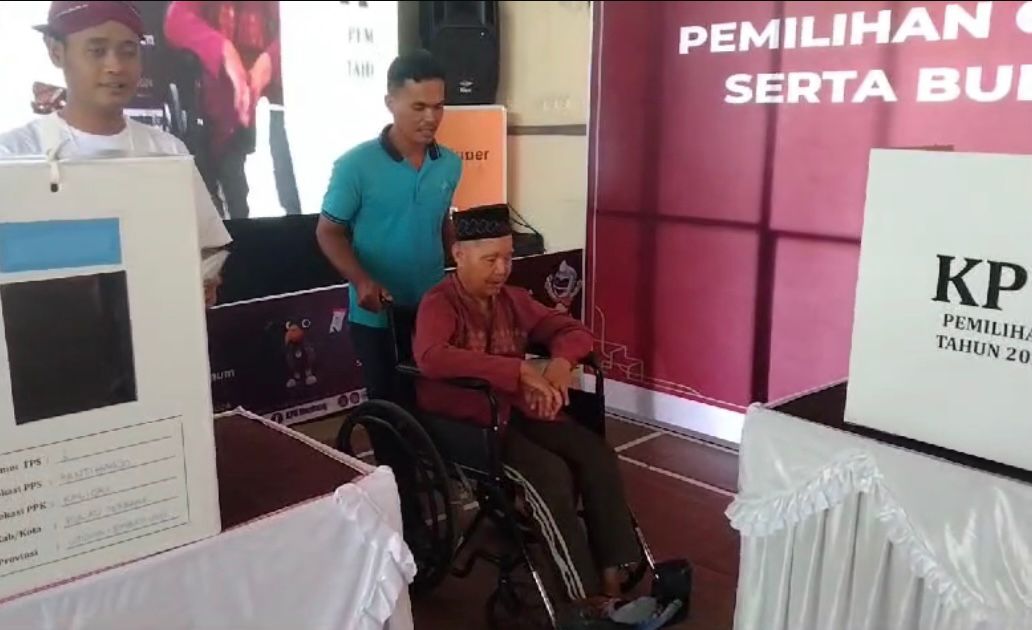 KPU Rembang Sediakan Sarana untuk Pemilih Disabilitas saat Gelar Simulasi Pemungutan Suara Pilgub dan Pilbup