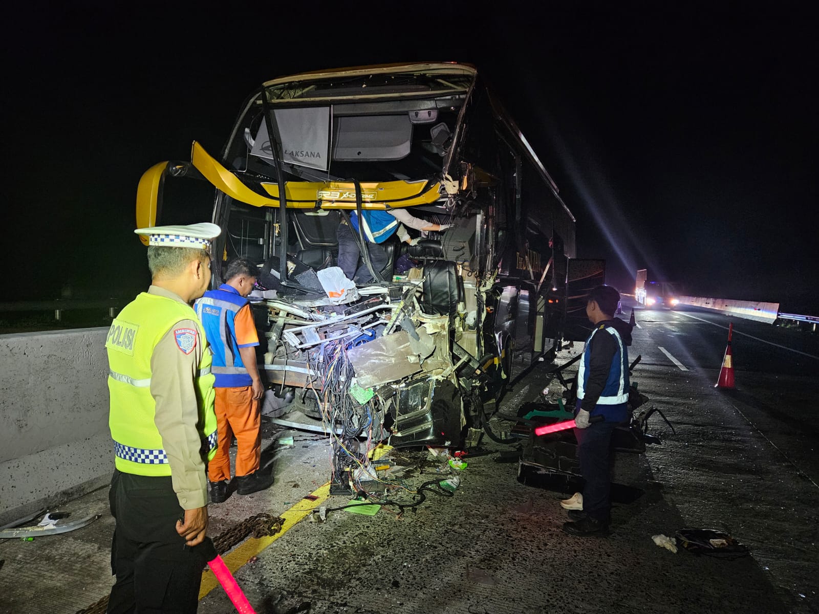 Bus Rombongan MI Kecelakaan di Tol Batang, Satu Meninggal Dunia