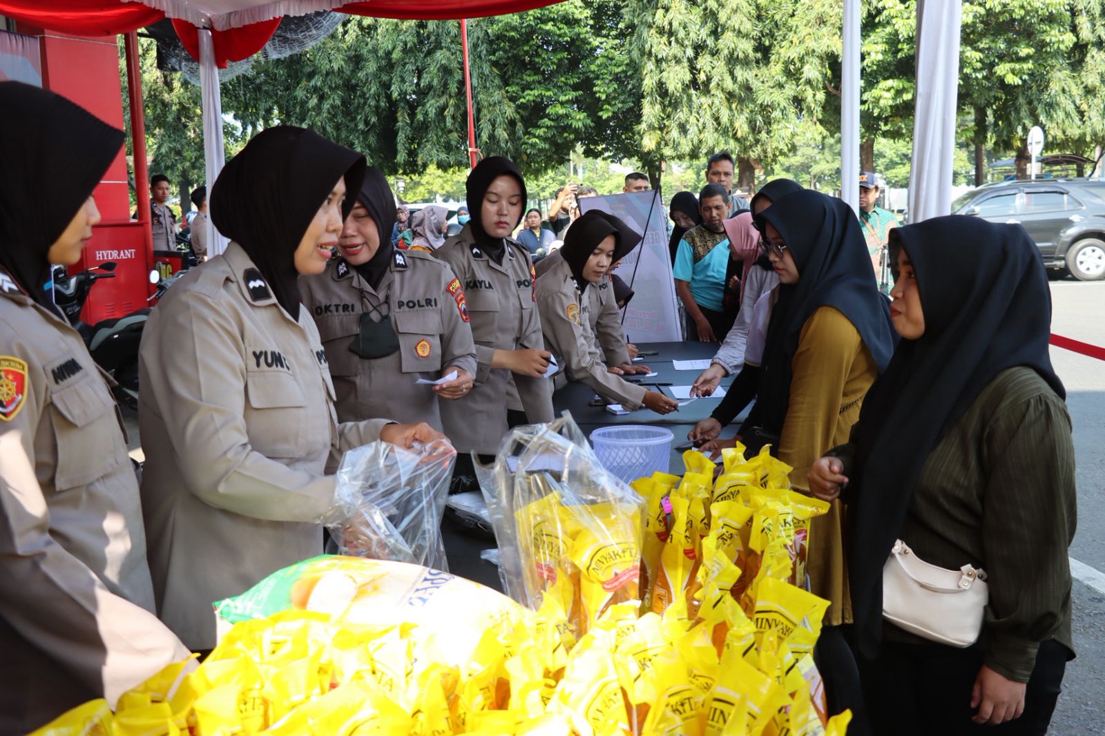 Pos Patwal Alun Alun Kudus Diserbu Warga Berburu Beras Murah 
