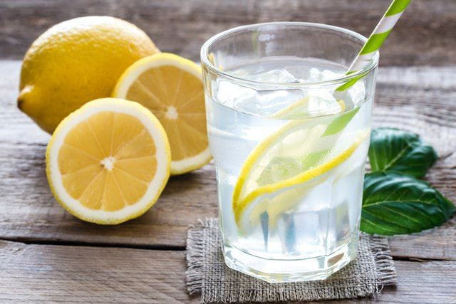 5 Cara Membuat Minuman Air Lemon untuk Diet. Membantu Menghempas Perut Buncit Anda!