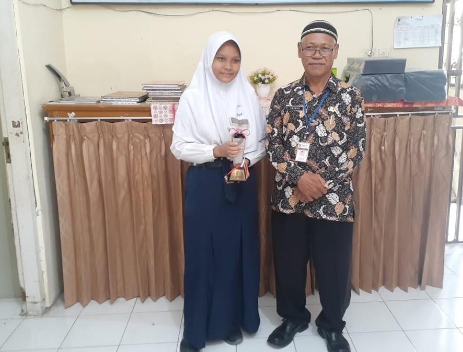 Keren, Siswa SMPN 17 Kota Tegal Naswah Dina Aulia Raih Juara Terbaik Dua MTQ Jateng