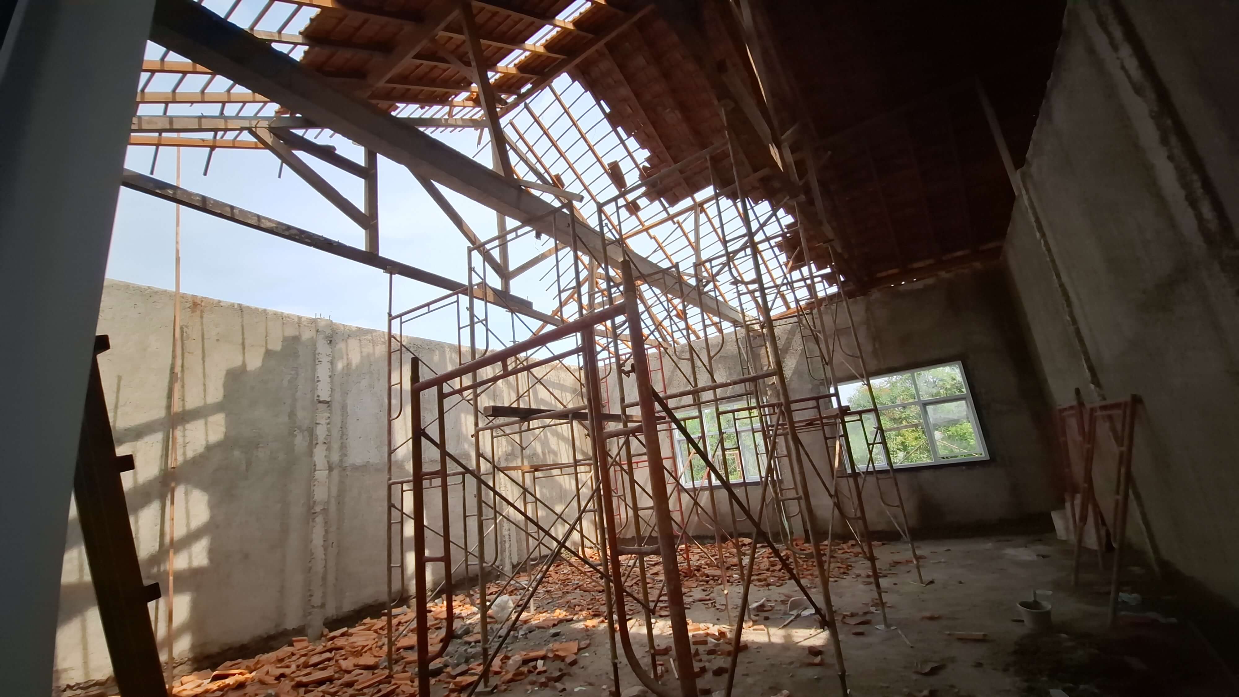 Atap Gedung Baru SMA Negeri 1 Wiradesa Roboh, Dua Pekerja Luka-luka