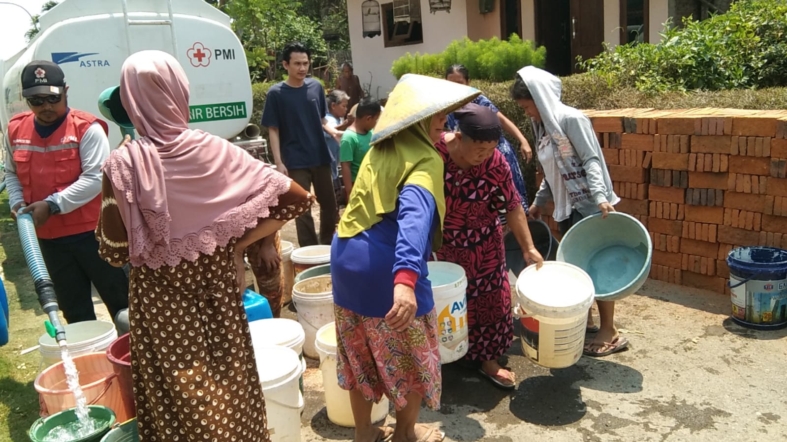 Sebanyak 888 Ribu Liter Air Bersih Digelontorkan dari PMI Kabupaten Tegal 