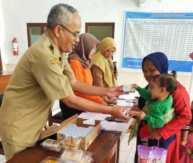 Puluhan Balita dan Ibu Hamil di Desa Wanarata Kabupaten Pemalang Diberi Makanan Tambahan