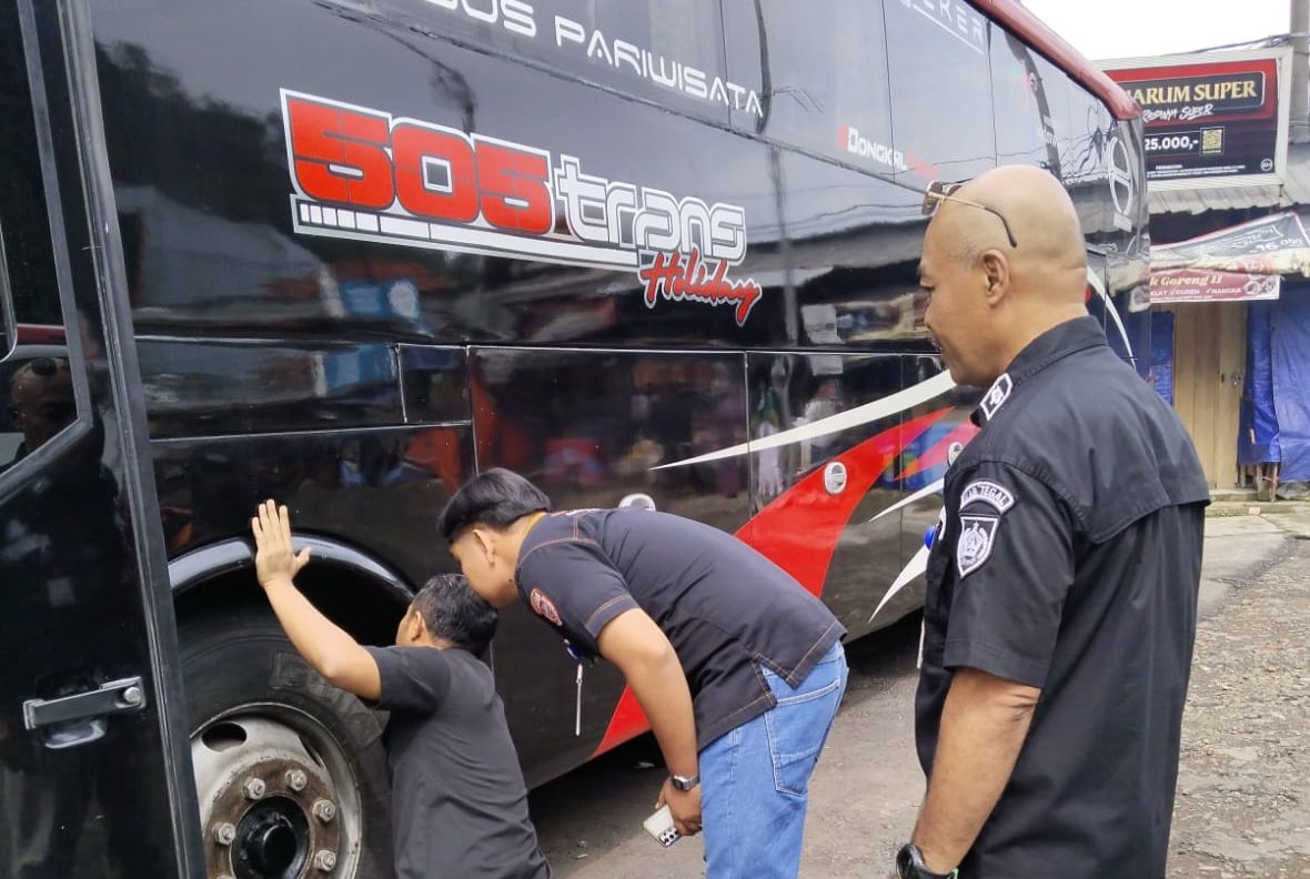 Dishub dan Polres Tegal Temukan Dua Bus Pariwisata Tak Layak Jalan