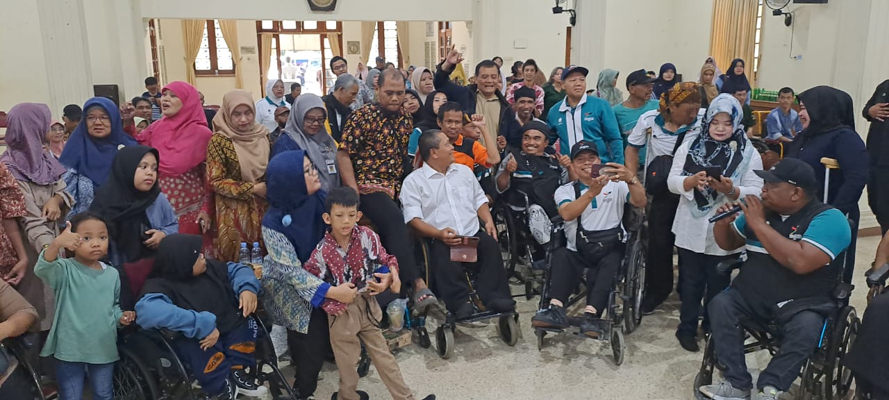 Ahmad Luthfi Berikan Semangat kepada Anak-anak Disabilitas di YPAC Solo