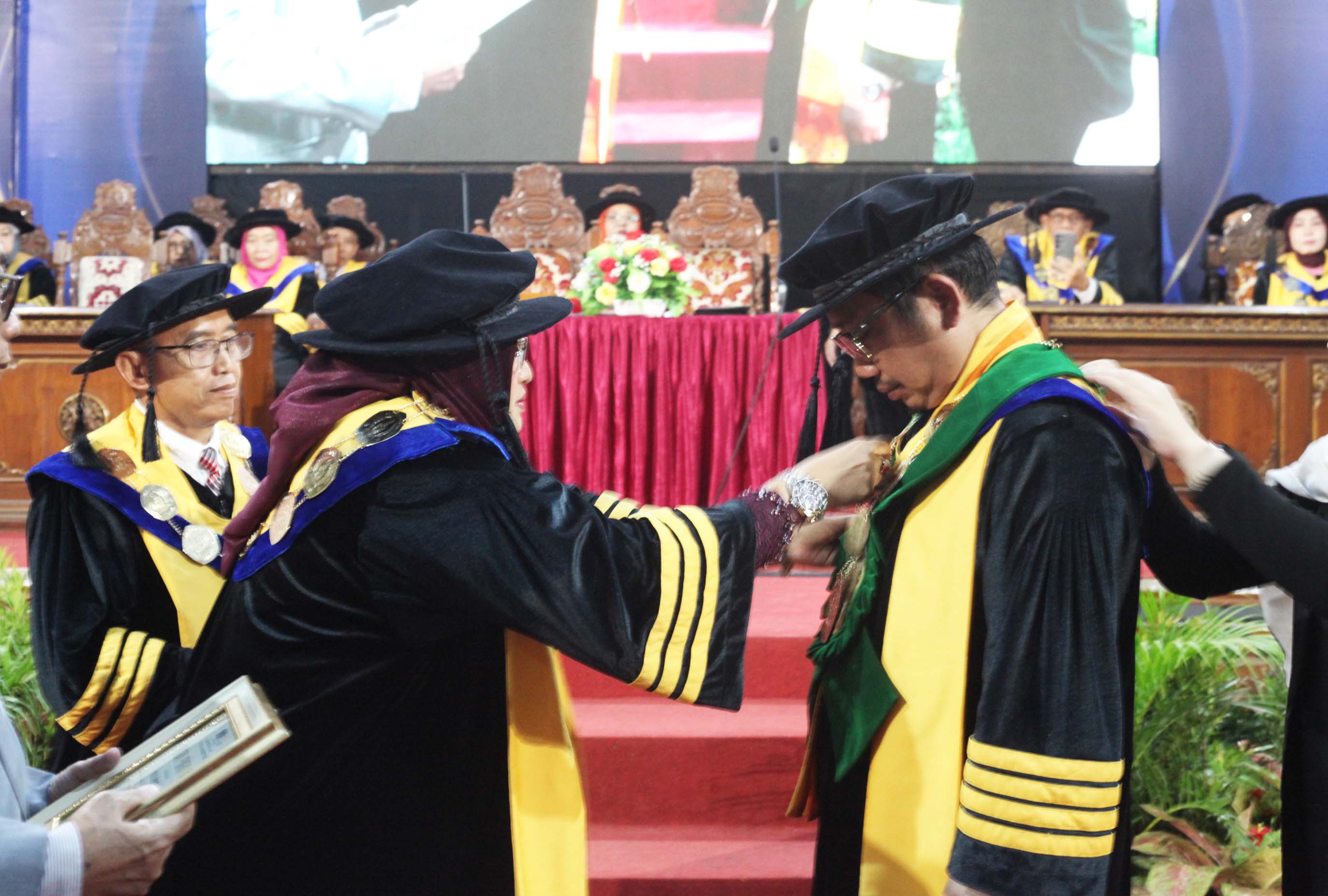 UPS Tegal Resmi Kukuhkan 2 Guru Besar