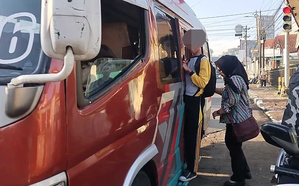 Cerita Tammy Moenir ASN Salatiga di Jumat Pertama Bebas Kendaraan Bermotor : Naik Angkutan Umum Salah Jurusan