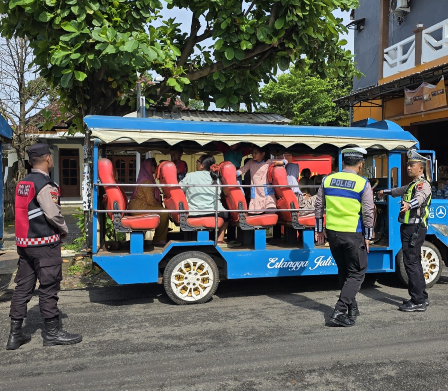 Nekat Beroperasi di Jalan Raya, Polisi Tilang Odong-Odong di Jepara 