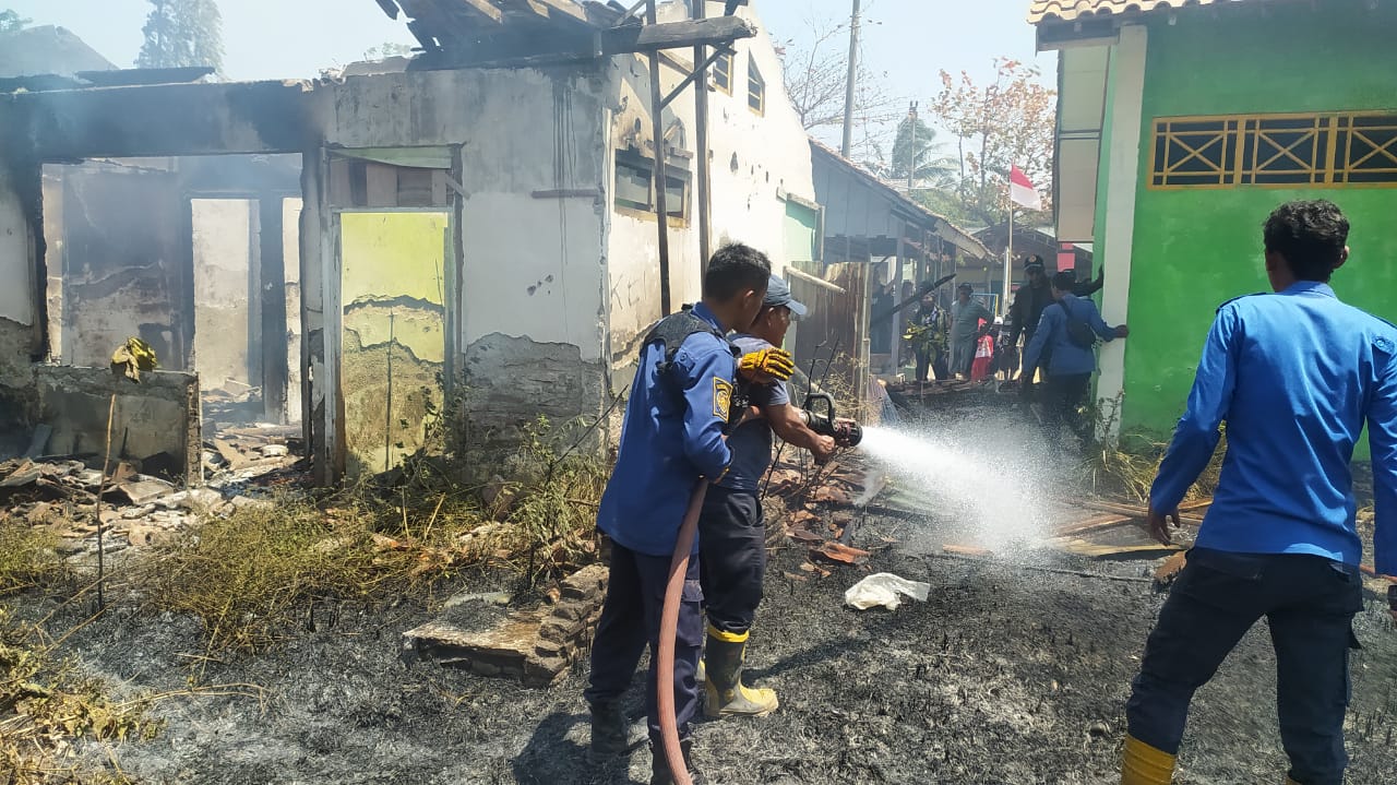 BREAKING NEWS, Gudang SDN Prupuk Utara 01 Tegal Terbakar