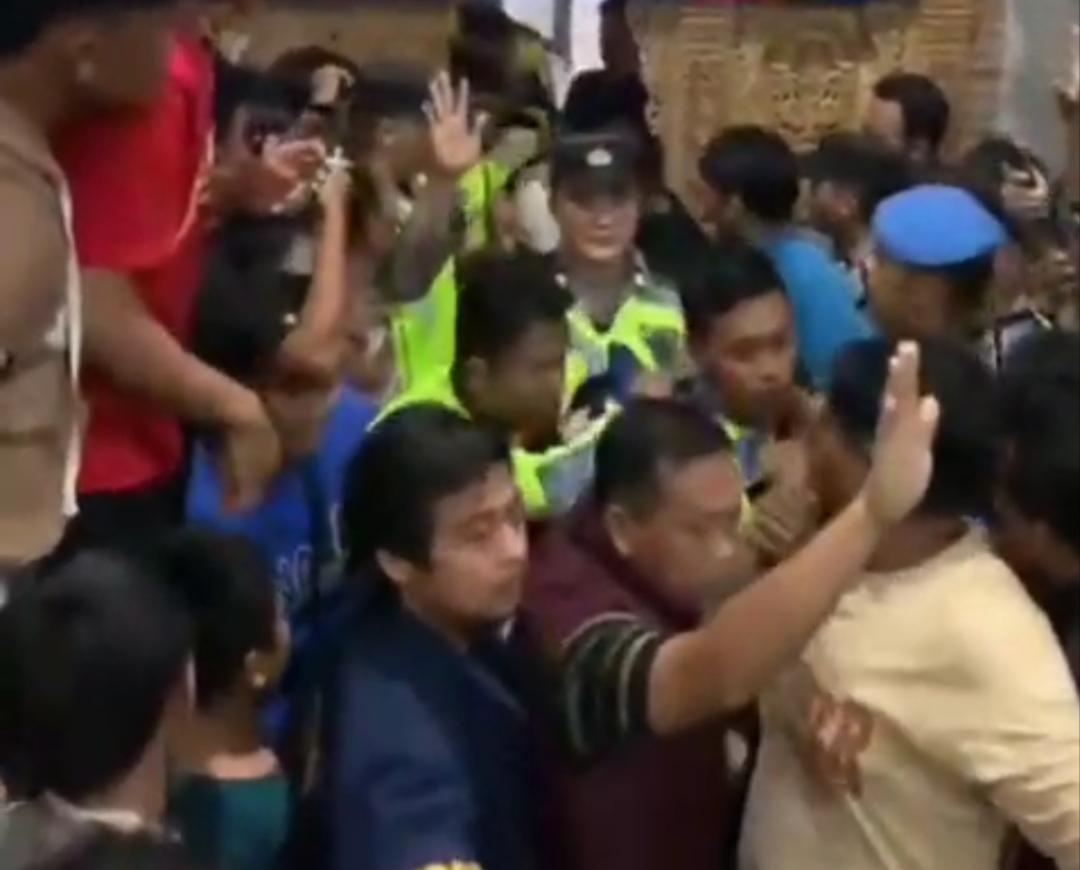 Asyik Mesum di Kamar Kos, Dua Pasangan Bukan Suami Istri Digrebek Warga Jepara