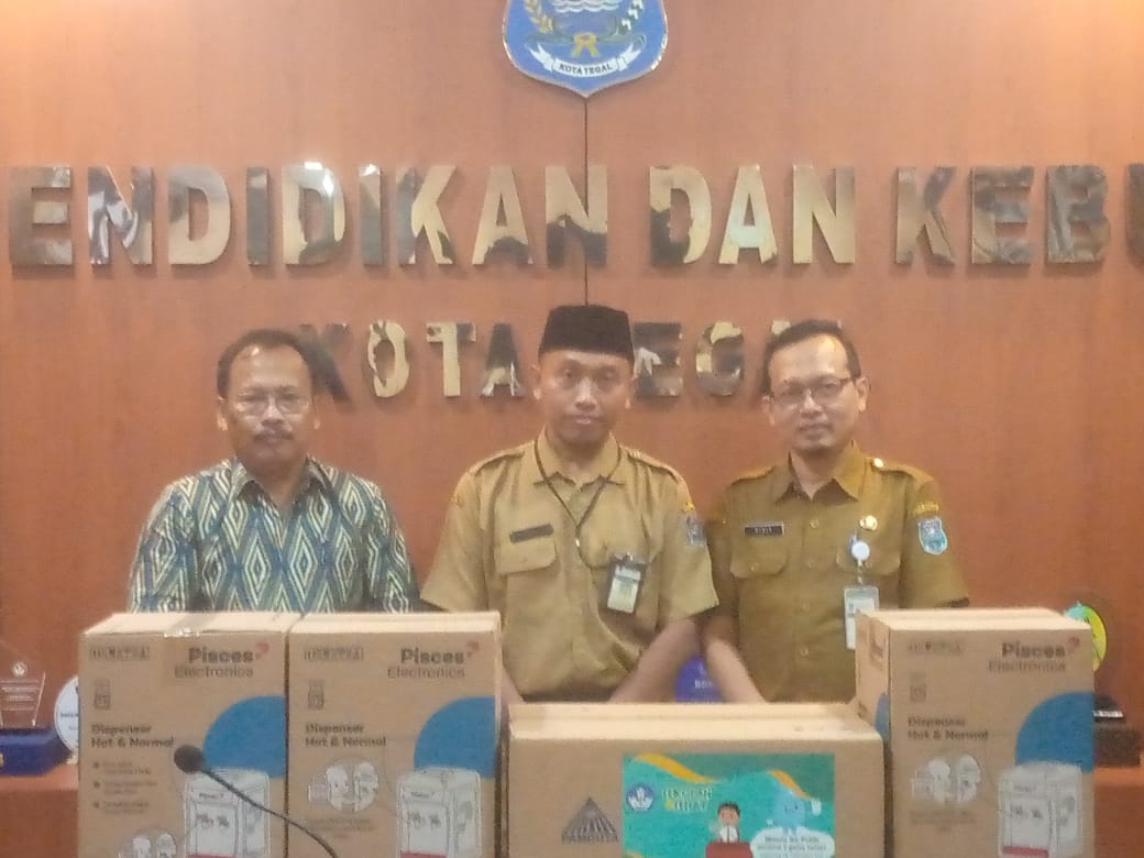 SD Negeri Pesurungan Lor 2 Kota Tegal Terima Bantuan CSR Fasilitas Air Minum Sehat