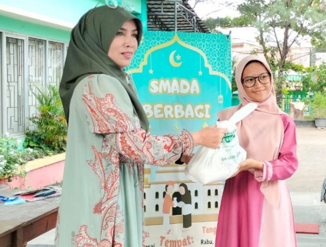 Jelang Lebaran, SMA Negeri 2 Kota Tegal Berbagi 315 Paket Sembako untuk Warga Kurang Mampu