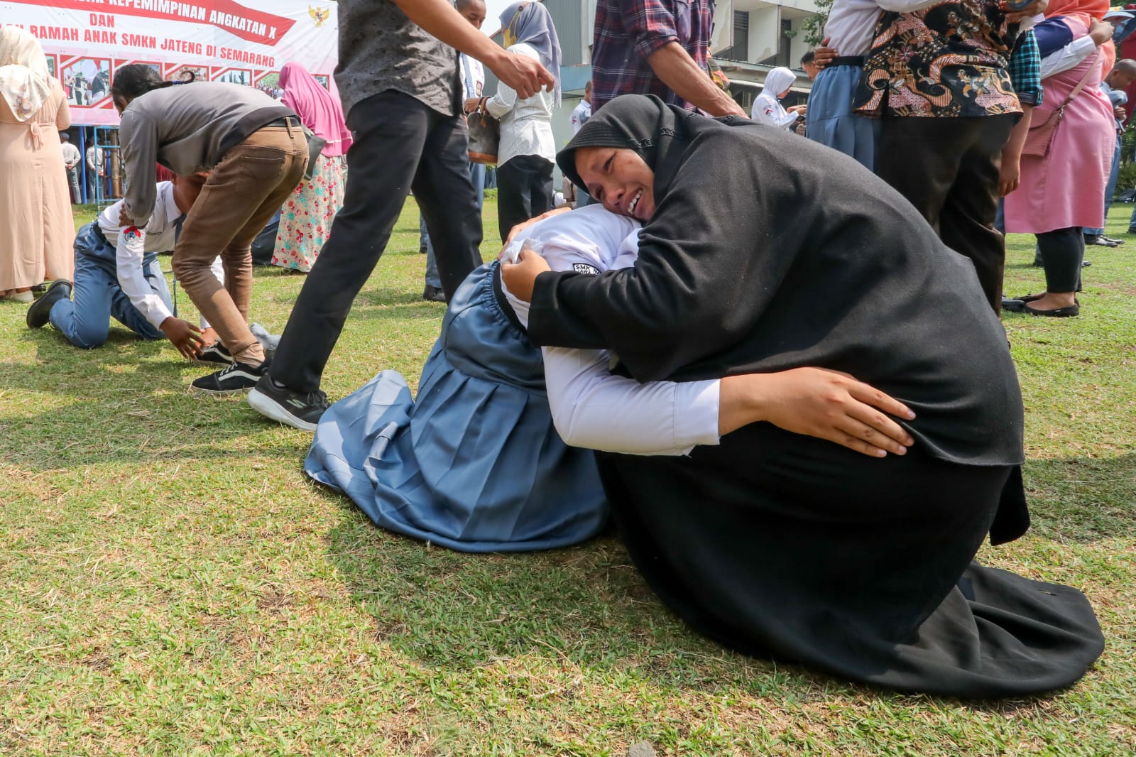 Tangis Warnai Pertemuan 120 Siswa-Orang Tua SMK Jateng Setelah Empat Bulan Tak Bertemu