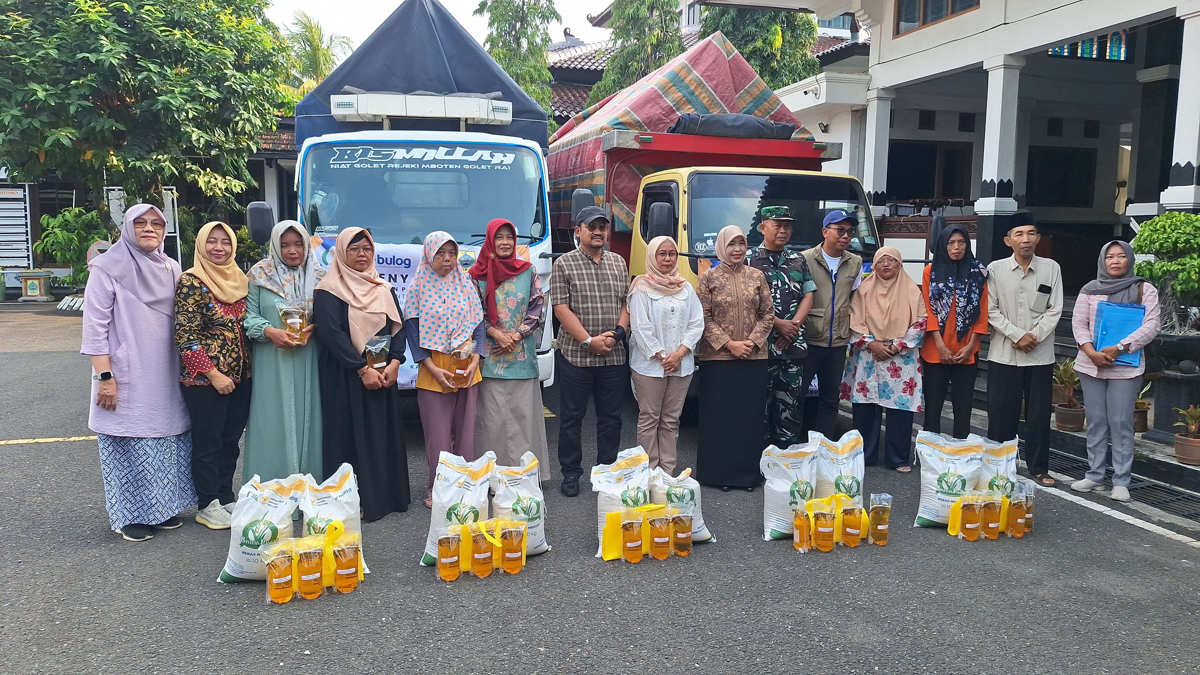 Jelang Idul Fitri, Bulog dan Pemkab Pemalang Salurkan Bantuan Pangan