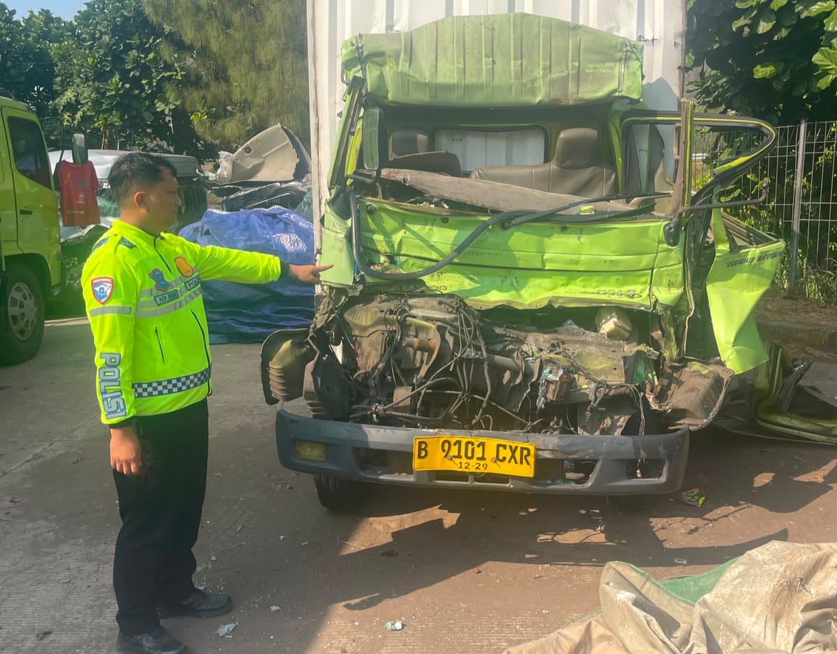 Kecelakaan Kembali Terjadi di Tol Batang, Truk  Box Menabrak, Satu Orang Tewas