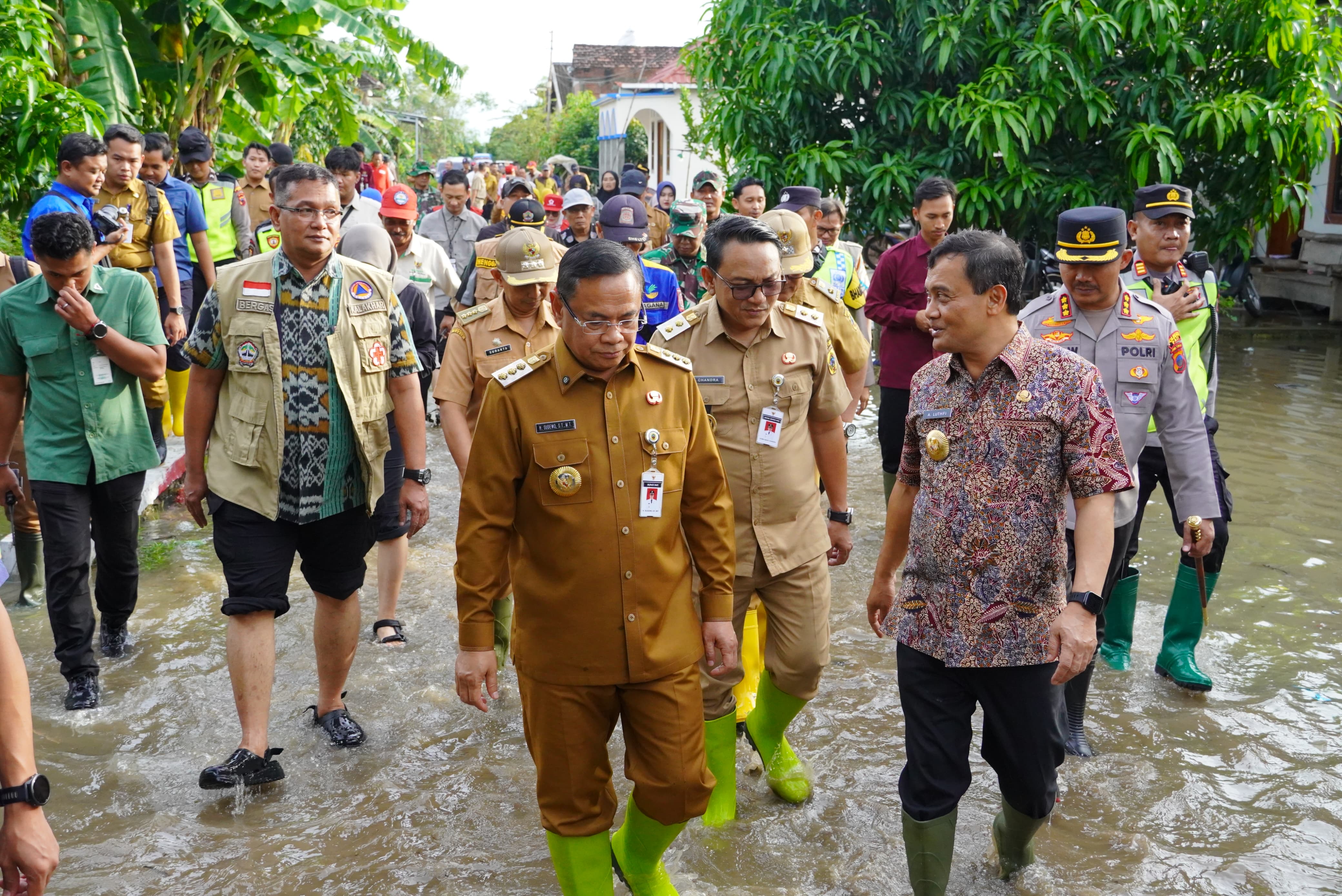 Banjir di Pati Merendam 93 Desa, Pemprov Jateng Distribusikan Bantuan Logistik