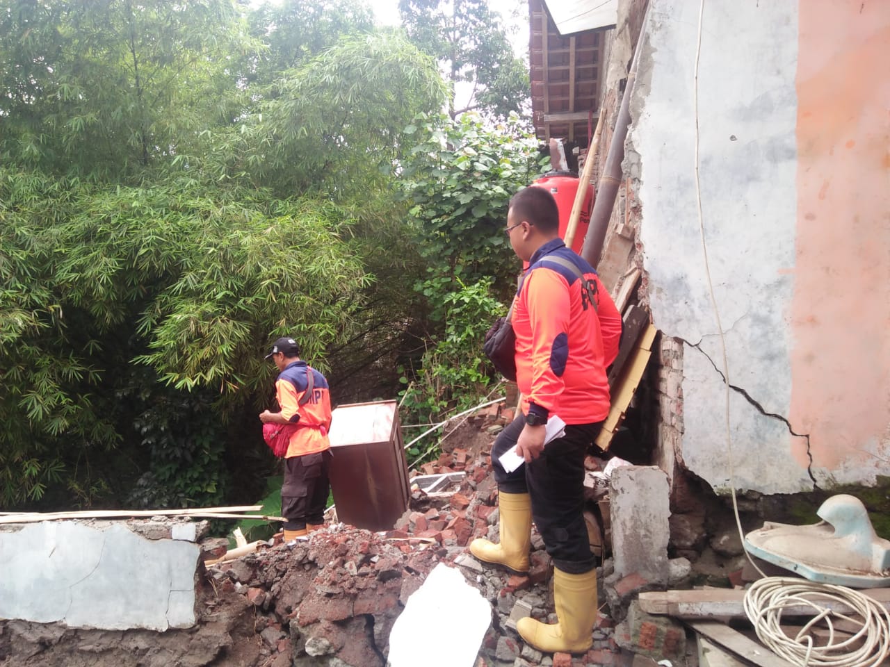 Cuaca Ekstrem Picu Serangkaian Bencana Alam di Brebes Selatan 