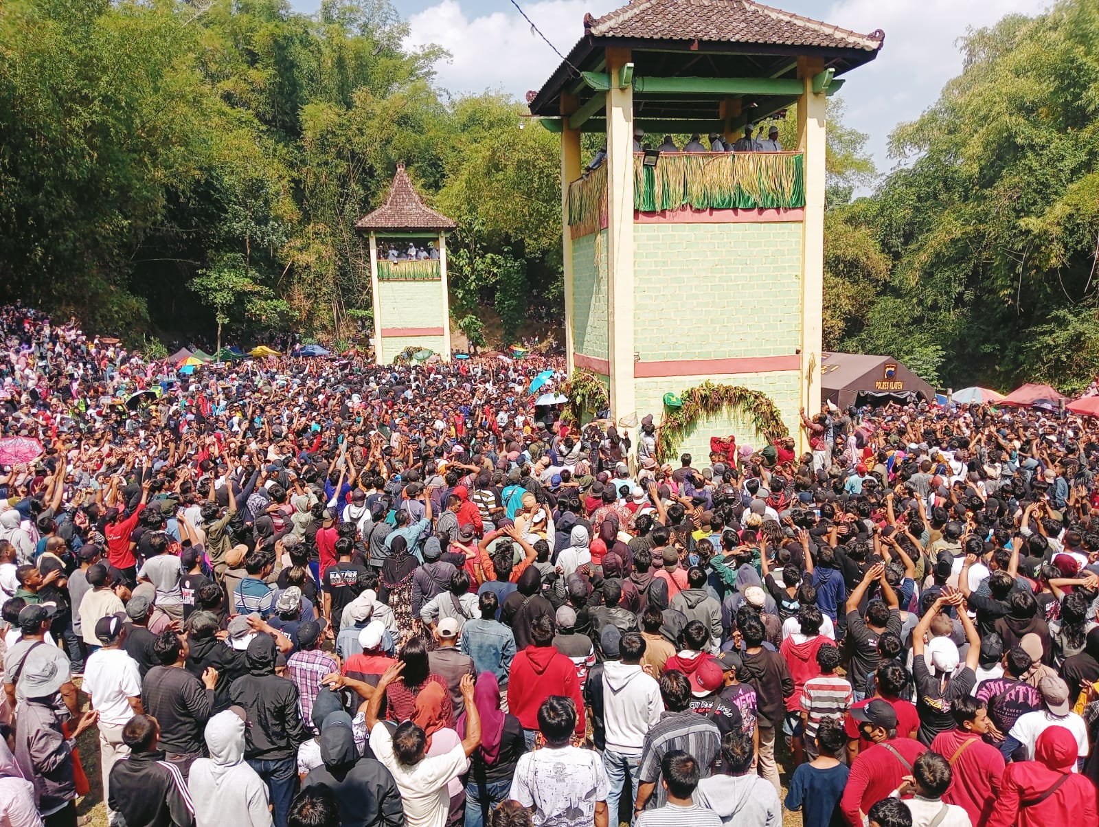 Puncak Tradisi Yaaqowiyyu Jatinom Klaten Sebar 6 Ton Apem