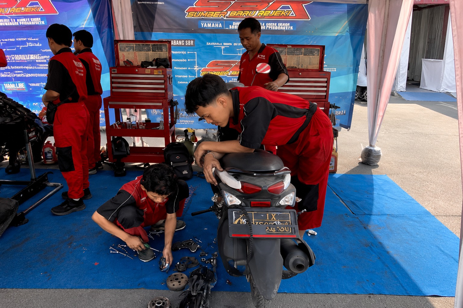 Bhakti Presisi Polresta Solo, Ojol dan Supeltas Nikmati Servis Motor hingga Cek Kesehatan Gratis