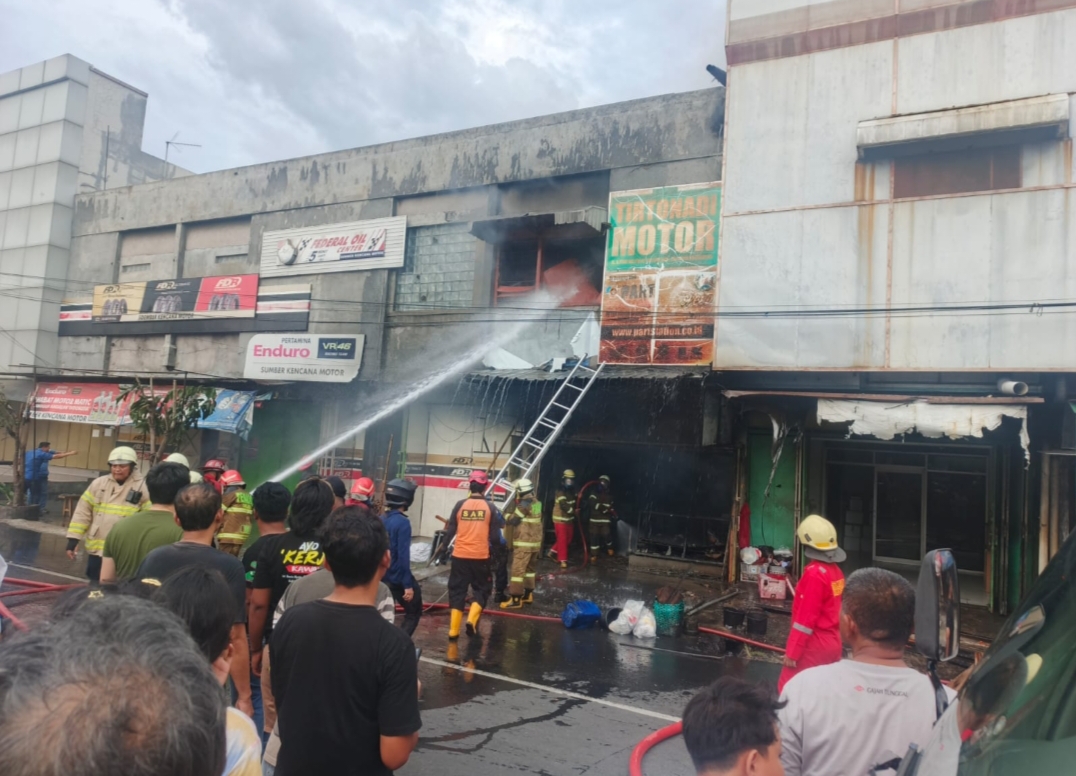 Ruko Bengkel di Gilingan Solo Ludes Terbakar, Ledakan Diduga Jadi Pemicu