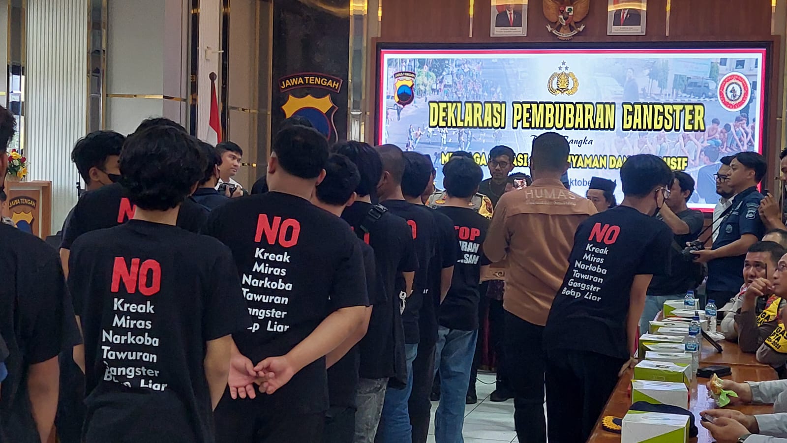 Inilah 19 kelompok Gangster yang Membubarkan Diri