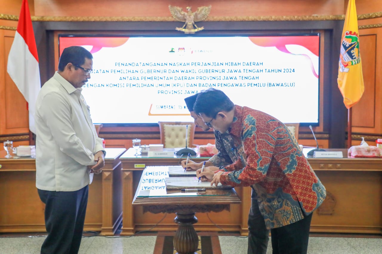 Pemprov Jateng Serahkan Dana Hibah Pilkada Rp985  Miliar