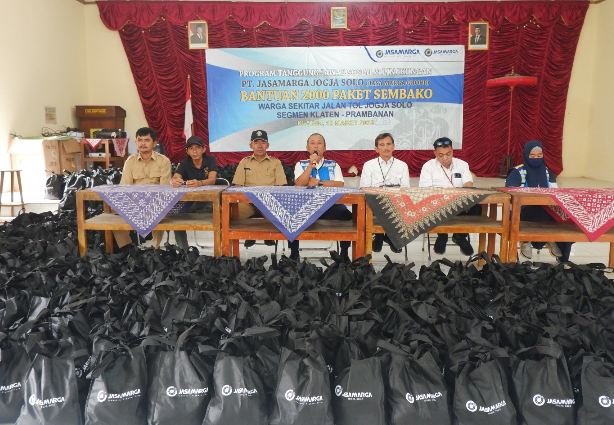 PT Jasamarga Jogja Solo Salurkan Bantuan 2.000 Paket Sembako ke Warga Empat Desa 