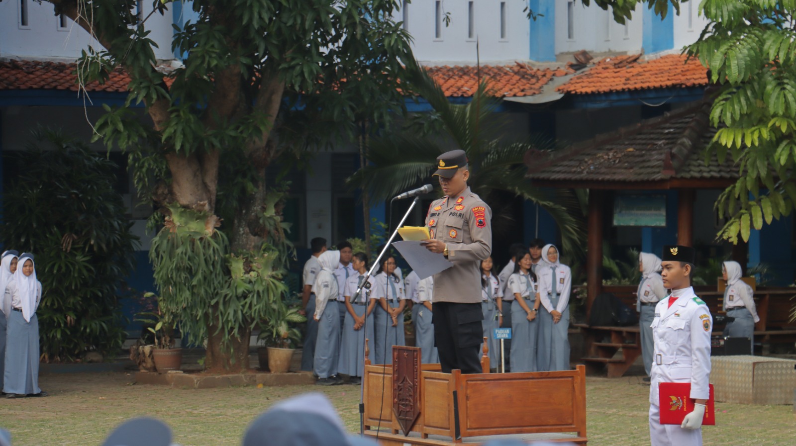 Polres Pemalang Terjunkan Perwira dan Bhabinkamtibmas sebagai Pembina Upacara di Sekolah ‎