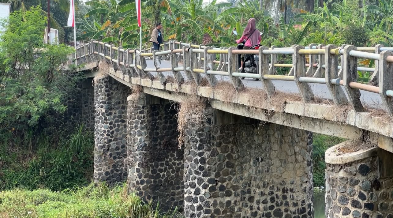 Jembatan Sirnoboyo di Kebumen Rusak, Warga Minta Segera Diperbaiki