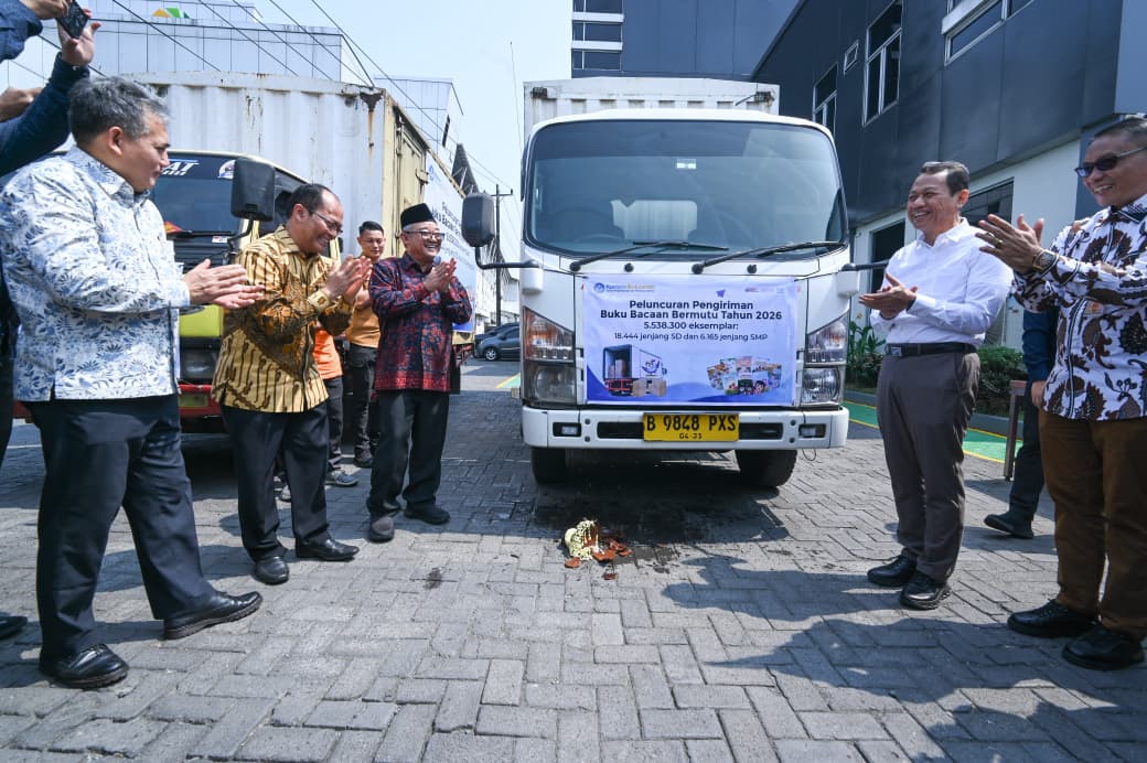Dari Kudus ke Pelosok Indonesia, Mendikdasmen Lepas Pengiriman 5,5 Juta Buku SD dan SMP