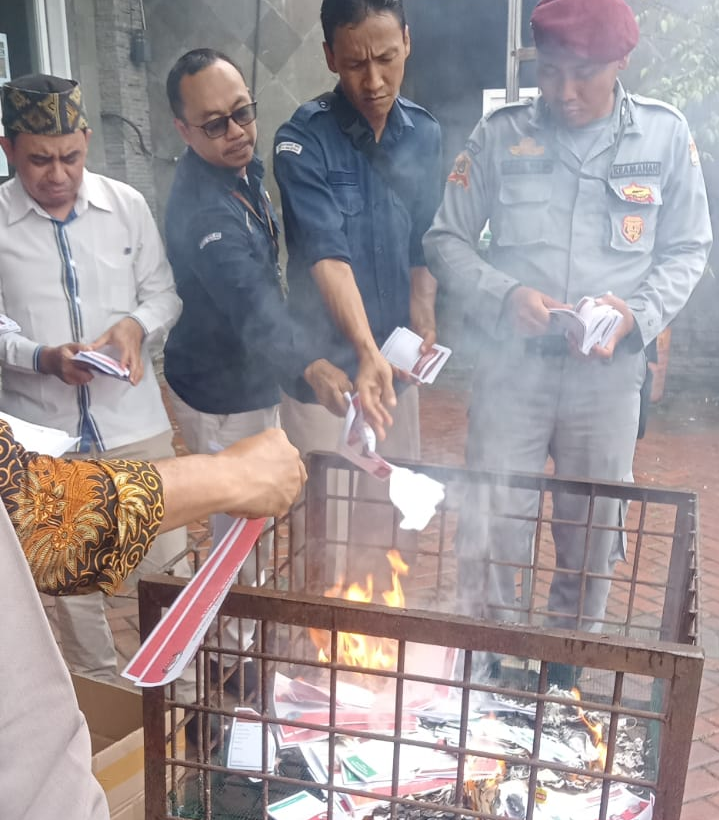 KPU Salatiga Musnahkan 1.487 Kelebihan Surat Suara, Forkopimda Tinjau Logistik dan TPS