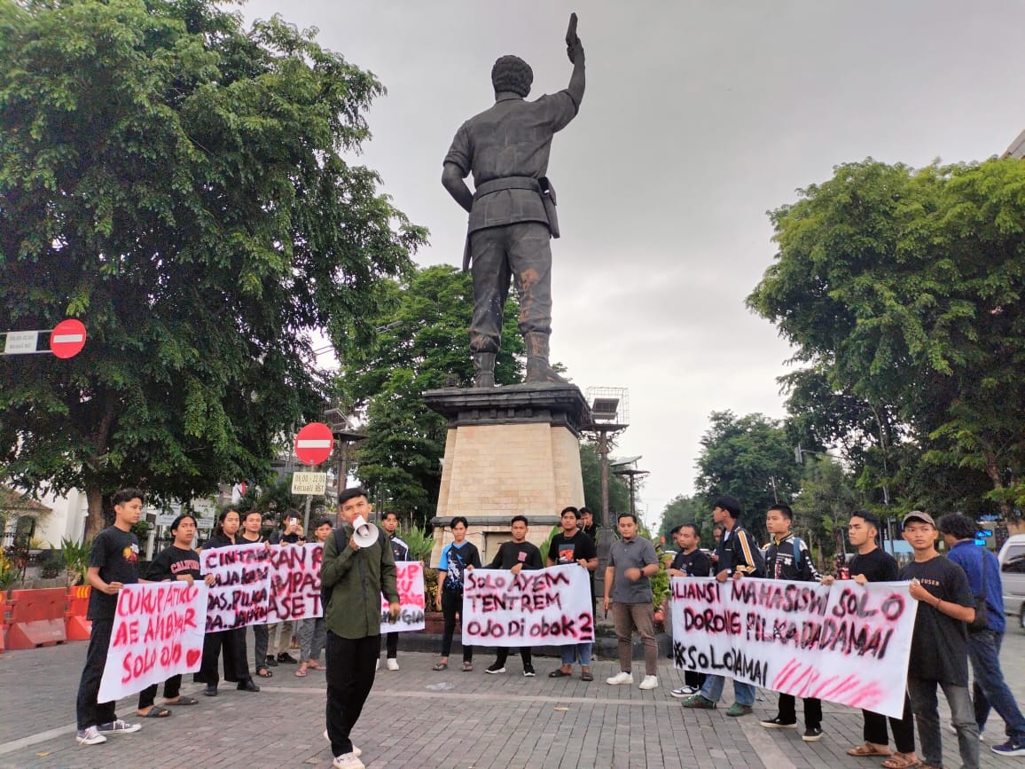 Aliansi Mahasiswa Solo Gelar Aksi Tolak Intervensi Pilkada dari Pihak Manapun