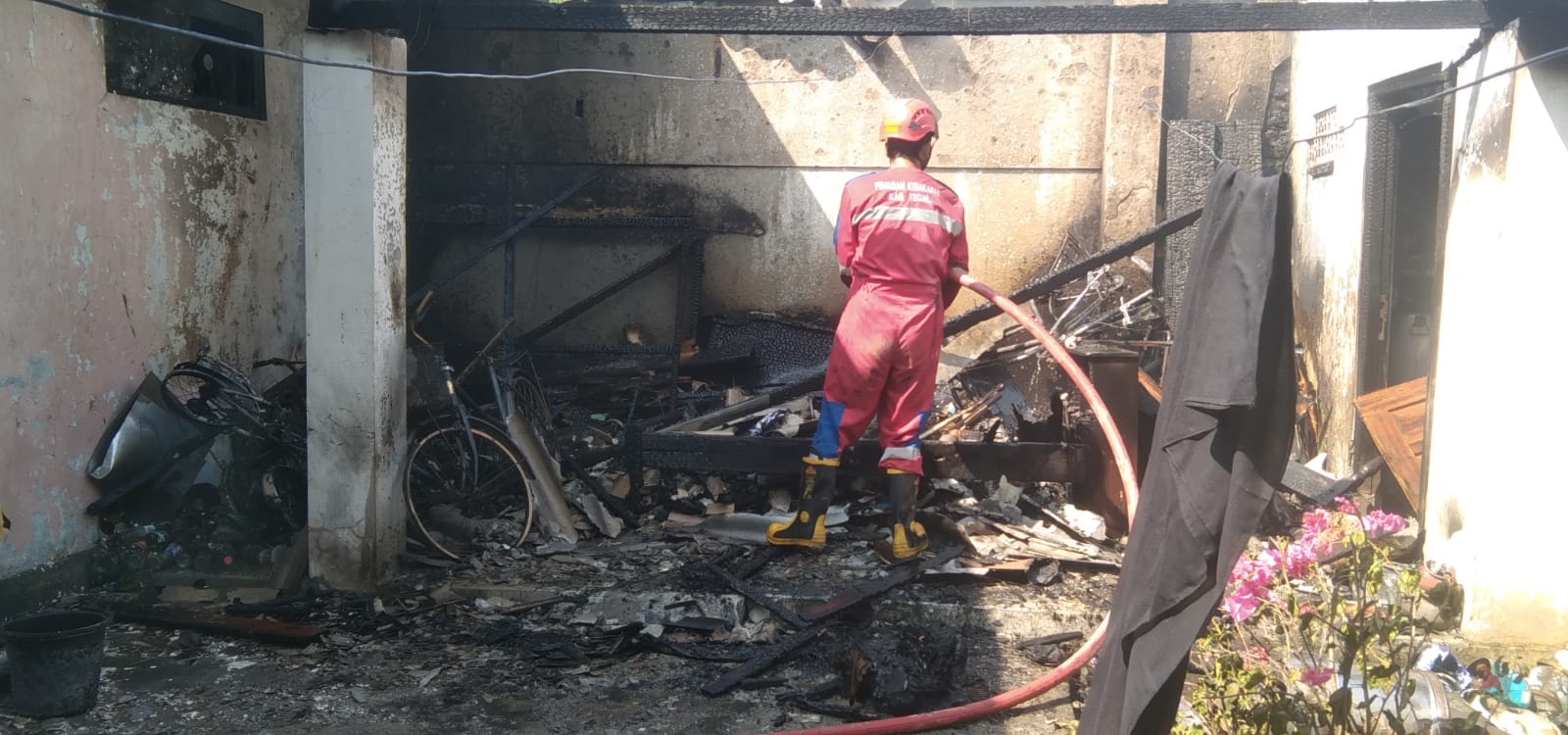 Bocah Main Korek, Gudang Rumah di Dukuhturi Tegal Ludes Dilalap Api
