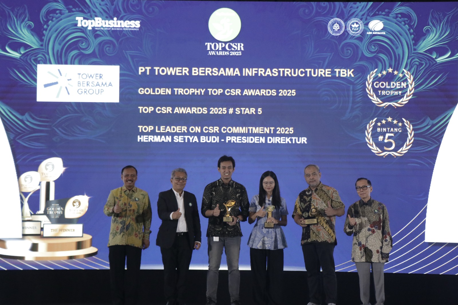 Kiprah TBIG di Dunia CSR Diakui, Raih Golden Trophy dan TOP Leader Award di Top CSR Awards 2025