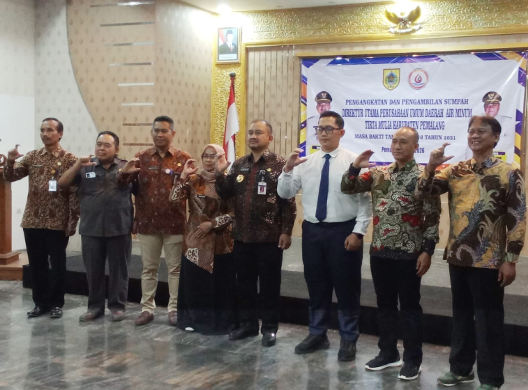 Bupati Anom Lantik Dirut Perumda Tirta Mulia Pemalang, Kualitas Pelayanan Menjadi Hal Utama