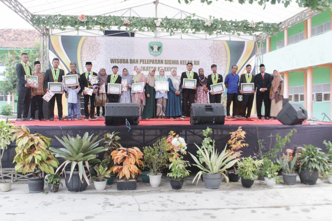 345 Pelajar SMK Peristek Pangkah Kabupaten Tegal Diwisuda