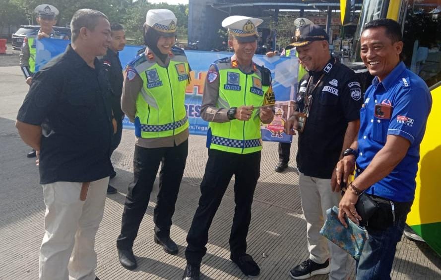 Berkolaborasi, Satlantas Polres Tegal Gelar  Ramp Check Bus dan Kesehatan Pengemudi