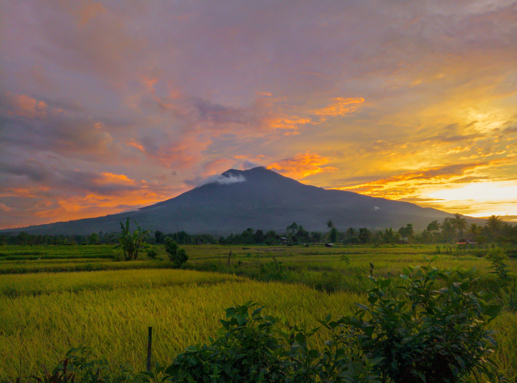 Misteri dan Mitos Gunung Dempo Sumatera Selatan, Dari Siluman Harimau Sampai Kumandang Adzan