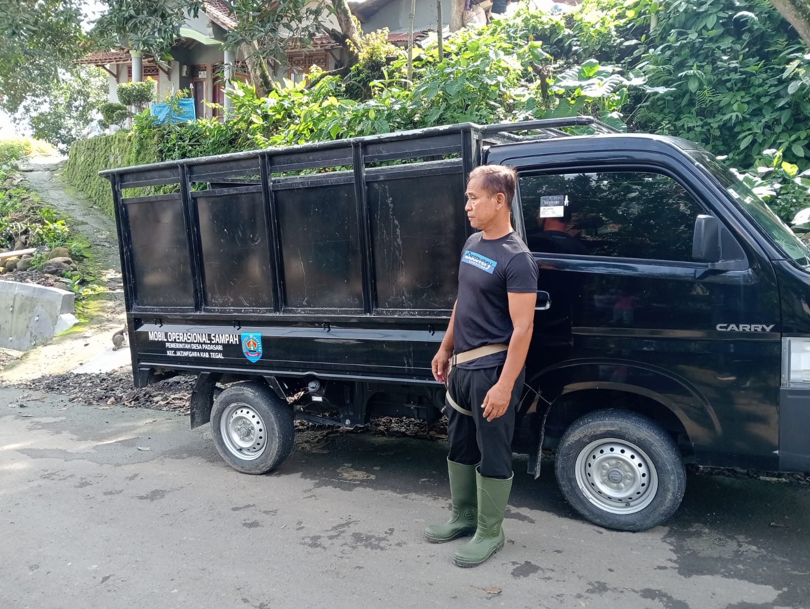 Antisipasi Tumpukan Sampah di Posko Pengungsian, DLH Tegal Kirim Armada ke Desa Padasari 