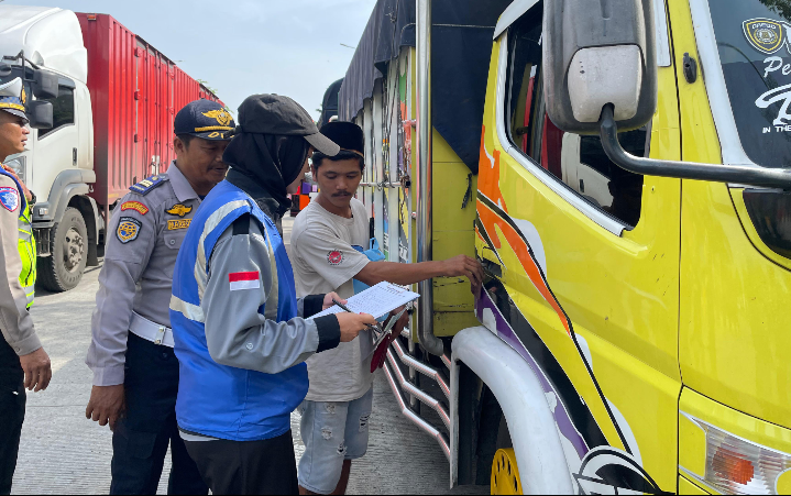 Tingkatkan Kenyamanan Pengguna Jalan Tol, PT JSN Dukung Operasi Penertiban ODOL Di Ruas Solo Ngawi